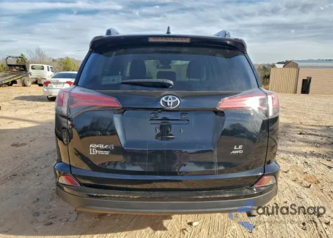2018 Toyota Rav4 Le z USA, uszkodzony, nr VIN 2T3BFREV7JW852603